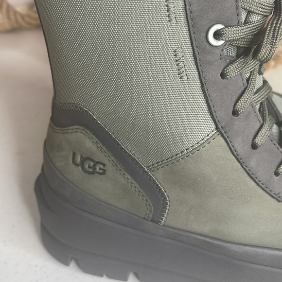 UGG Women's The Ugg Lug Boot: Color Moss Green Sz 7 - Picture 9 of 12